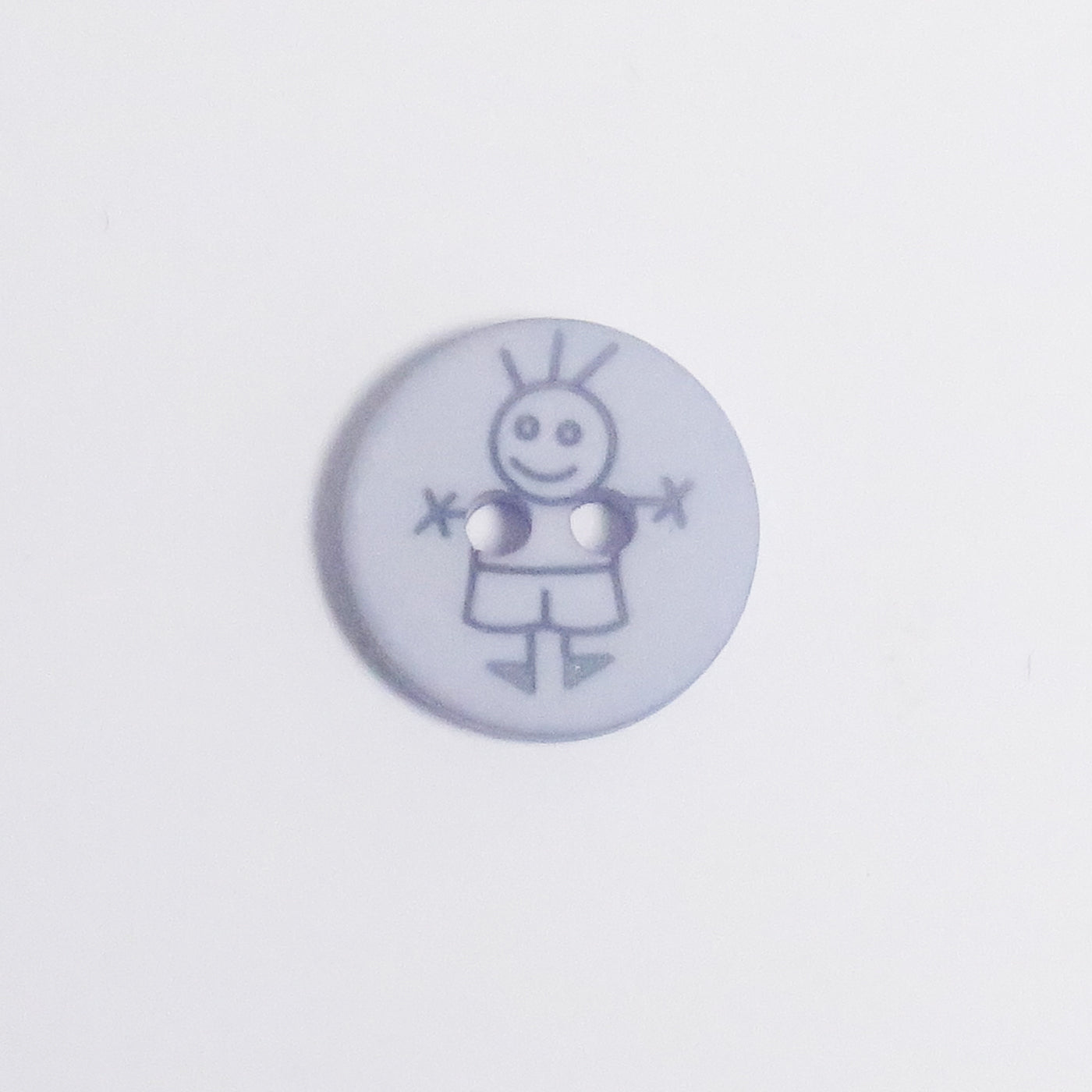 KNAP 2HUL 15MM DRENG LYS BLÅ (P)