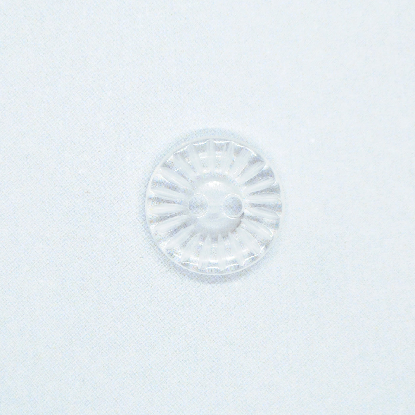 KNAP 2 HUL 15MM TRANSPARENT HVID