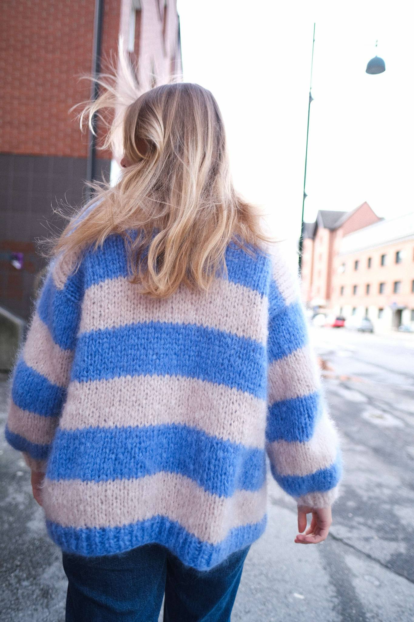 Blueberry Jacket – Strikkekit af cardigan i dobbelttråd FLUFF