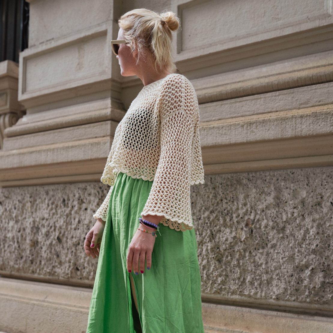Emily Sweater opskrift - gratis sammen med garn