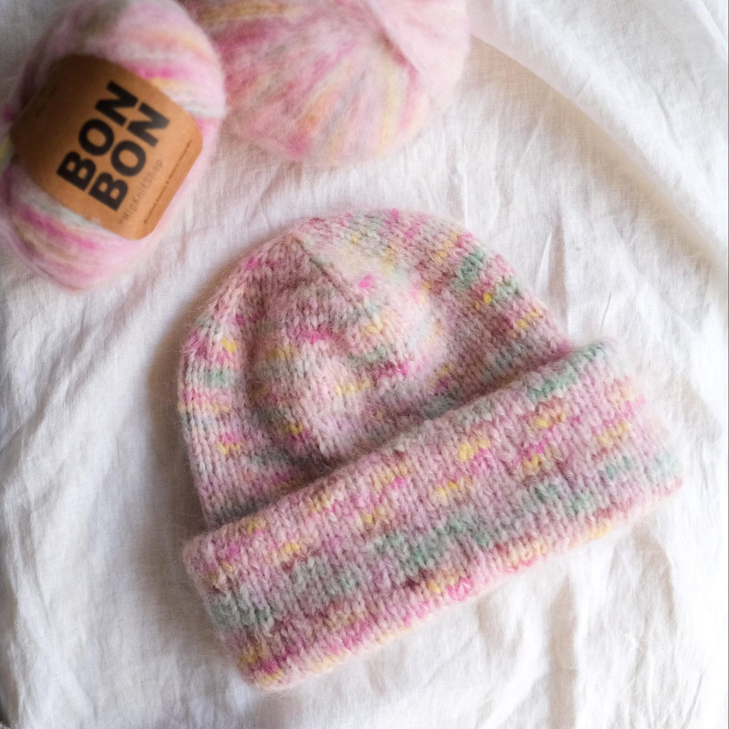 BonBon POKER FACE BEANIE - gratis sammen med garn