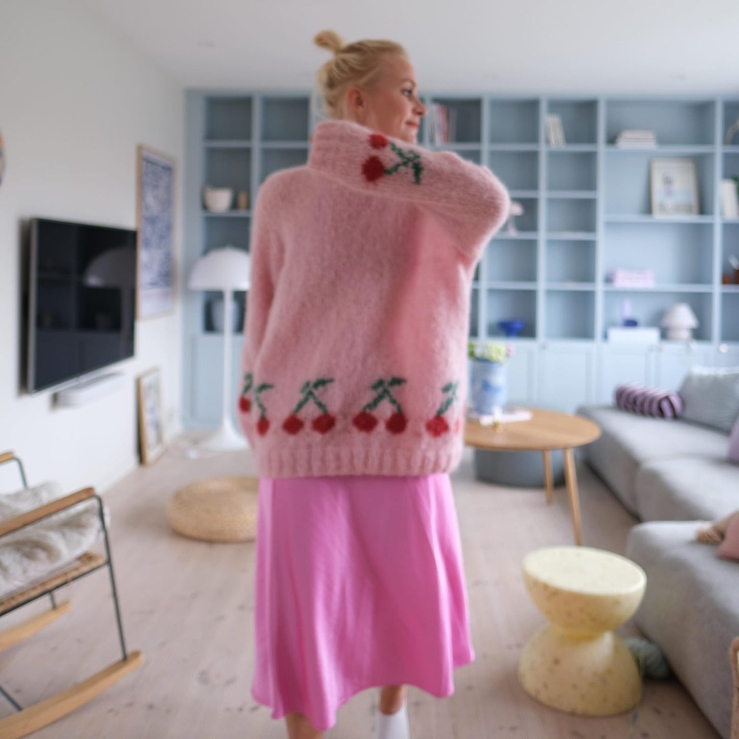 Cherry On the Top Sweater - opskrift gratis sammen med garn