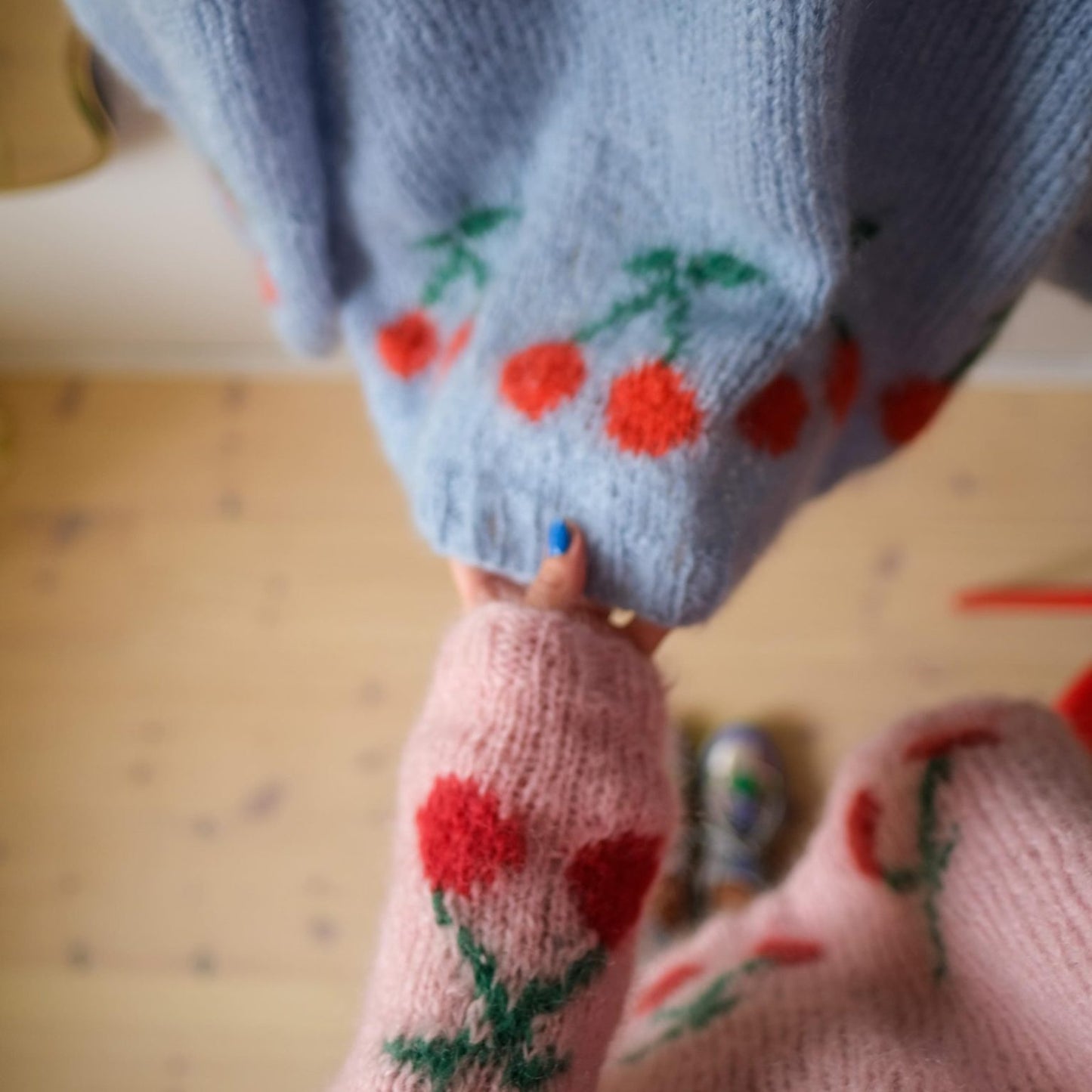 Cherry On the Top Sweater - opskrift gratis sammen med garn
