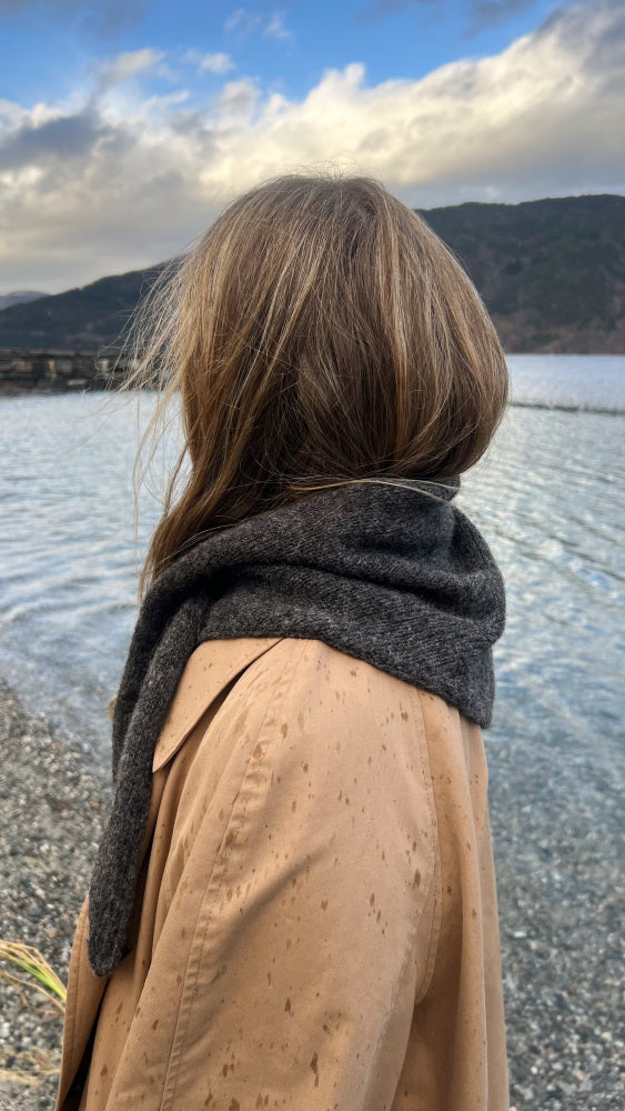 🧶✨ Magdalenasjal – Elegant trekantsjal i Finull | Strikkeopskrift PDF