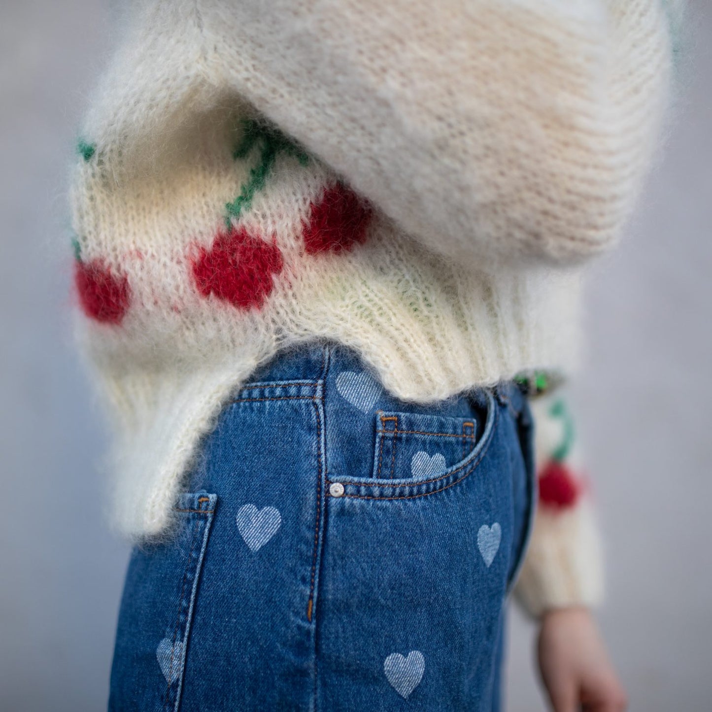 Cherry On the Top Sweater - opskrift gratis sammen med garn