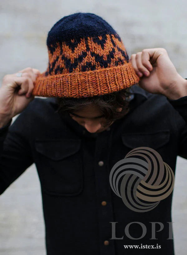 Kalsi – Brisk STRIKKEKIT hue i Álafosslopi 🧶🌀