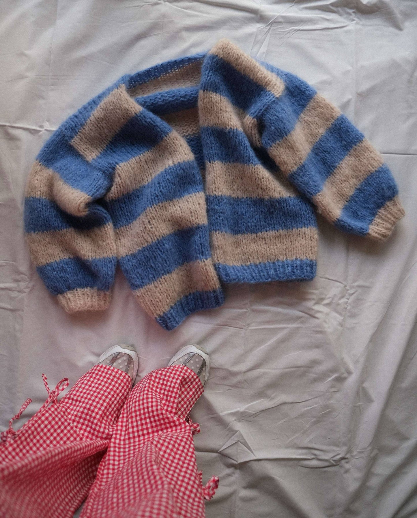 Blueberry Jacket – Strikkekit af cardigan i dobbelttråd FLUFF