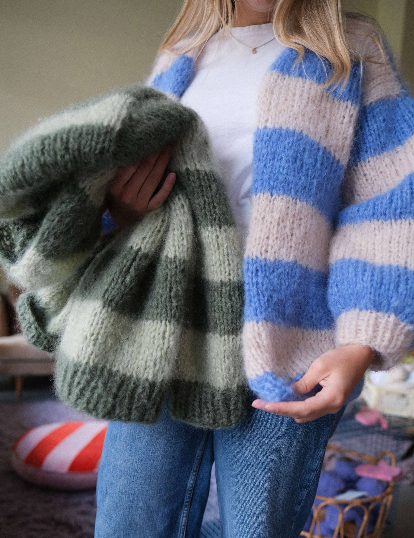 Blueberry Jacket – Strikkekit af cardigan i dobbelttråd FLUFF
