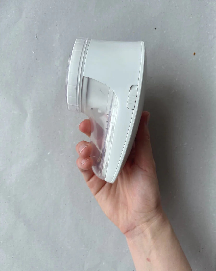 REFRESH YOUR KNIT WITH PETITEKNIT - Lint Remover