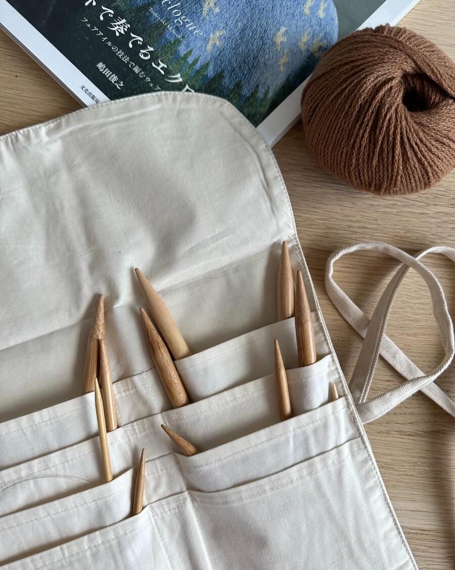 Knitter's Needle Case til rundpinde - PetiteKnit