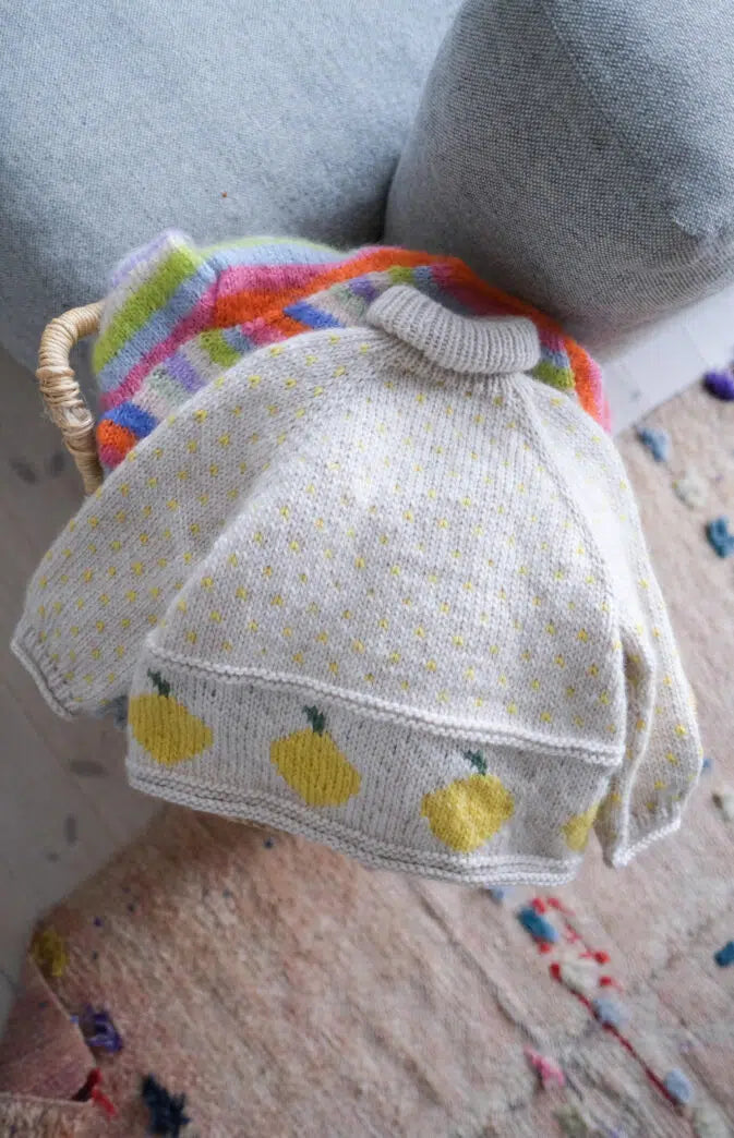 Fruity Lemon Sweater Strikkekit – Sød børnesweater med citroner 🍋🧶