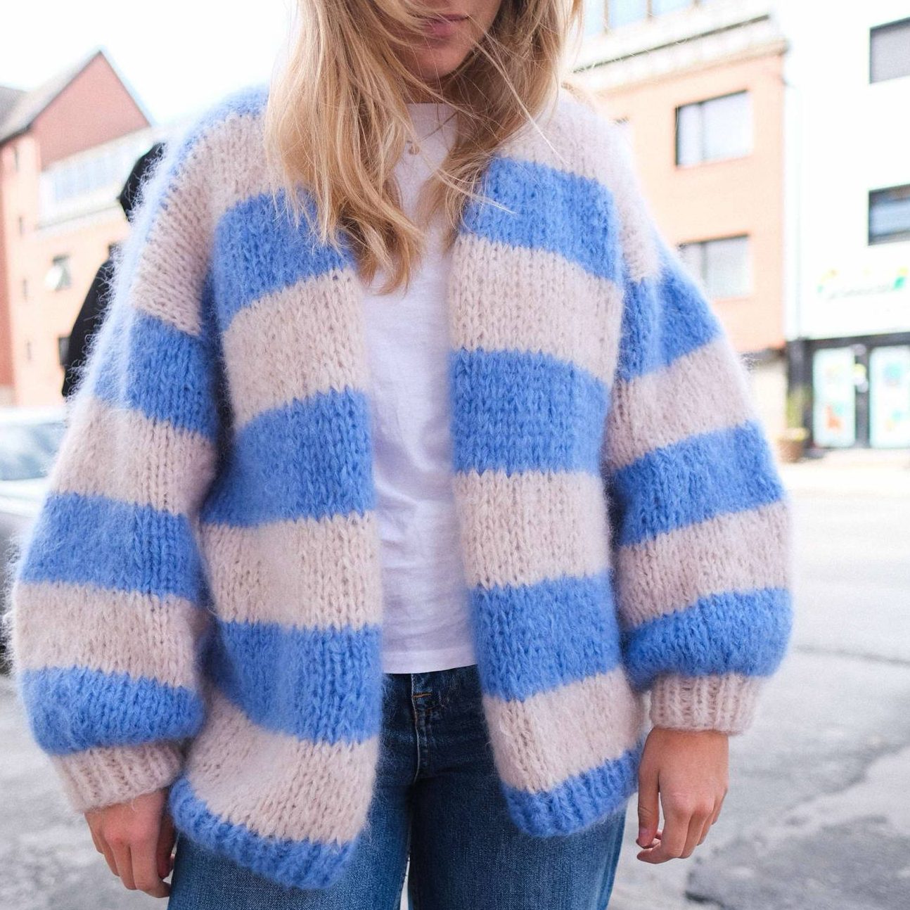 Blueberry Jacket – Strikkekit af cardigan i dobbelttråd FLUFF