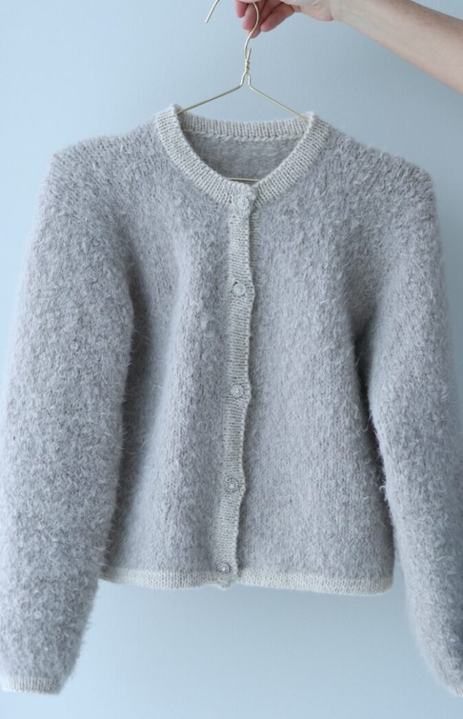 🧥🌸🧶✨ Strikkekit Isabella Jakke – Feminint design i Wild Wool & Hip Wool