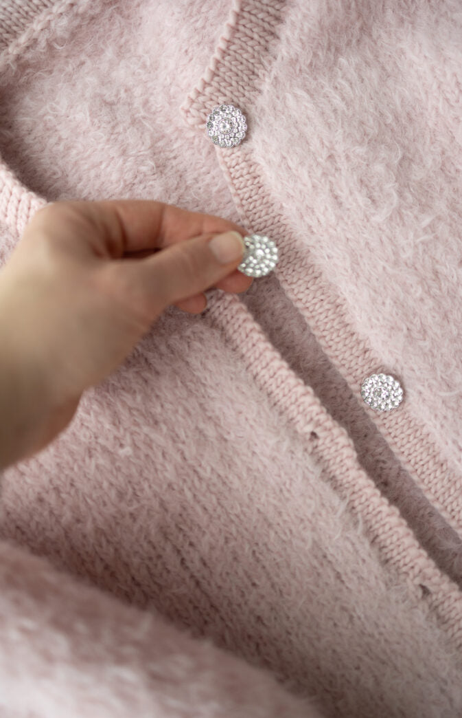 🧥🌸🧶✨ Strikkekit Isabella Jakke – Feminint design i Wild Wool & Hip Wool