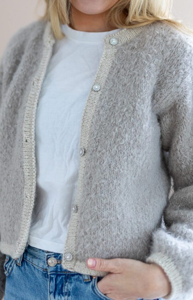 🧥🌸🧶✨ Strikkekit Isabella Jakke – Feminint design i Wild Wool & Hip Wool