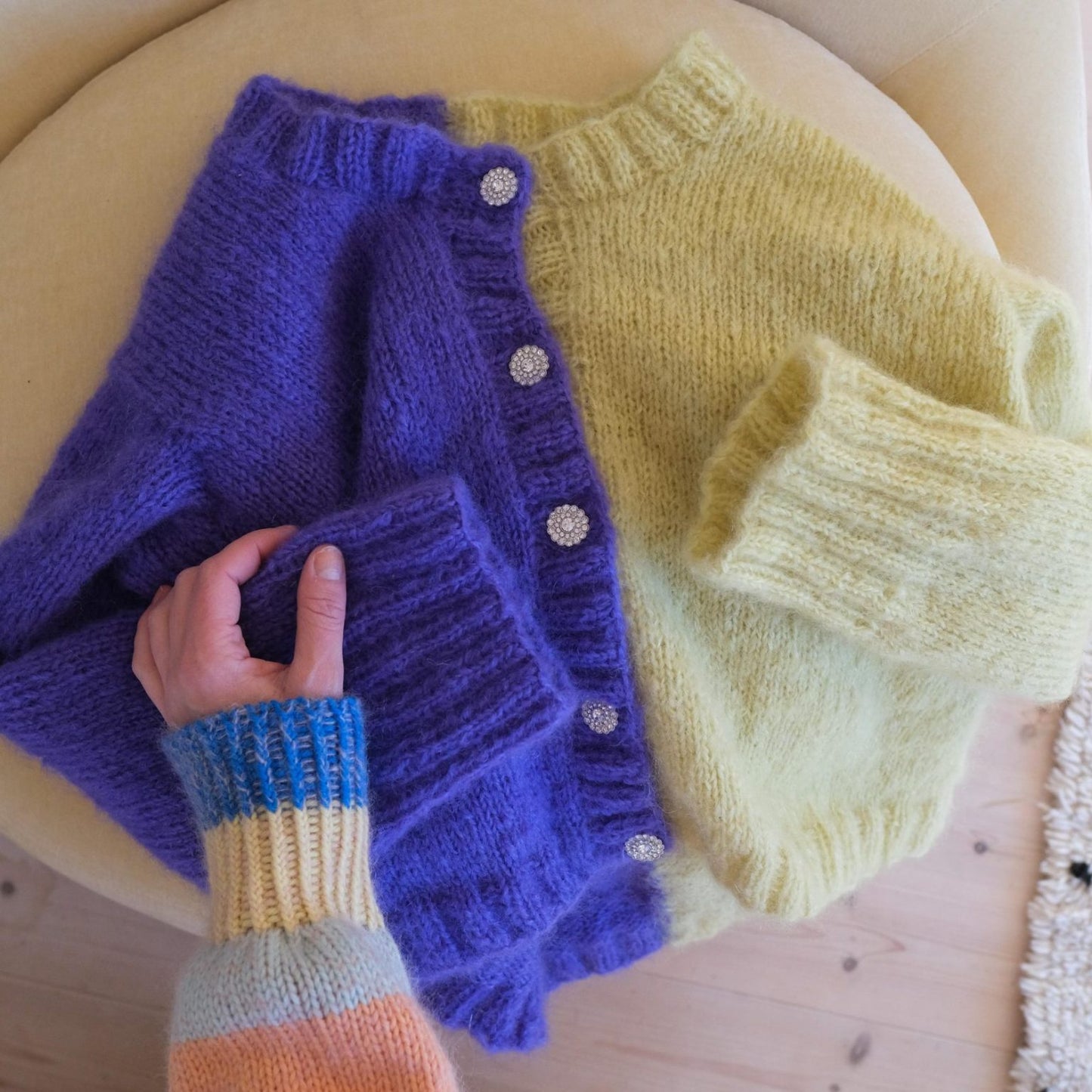 Side by Side Cardigan - Opskrift - Fluff tyk mohairgarn