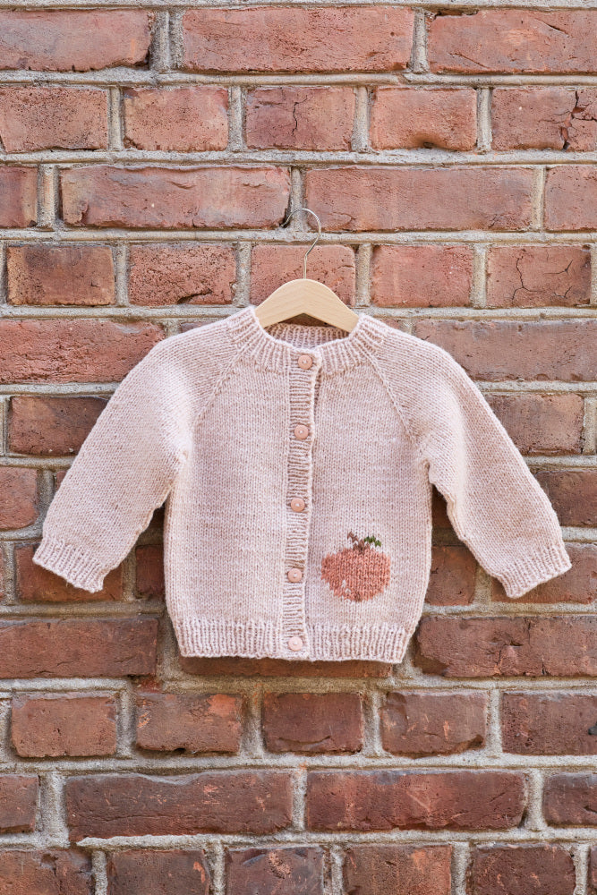 🍎 475-2 Opskrift - Fruktig jakke – sød børnejakke med æblemotiv