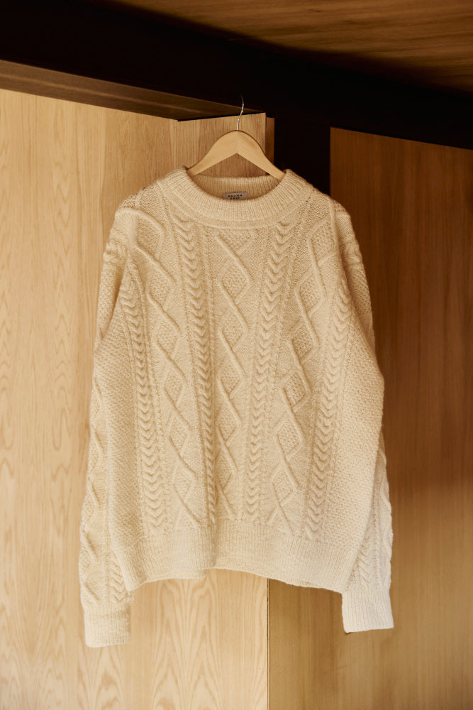 🧵❄️  Sølve Arangenser til Herre – Klassisk flettegenser i Rauma Finull  | STRIKKEKIT |