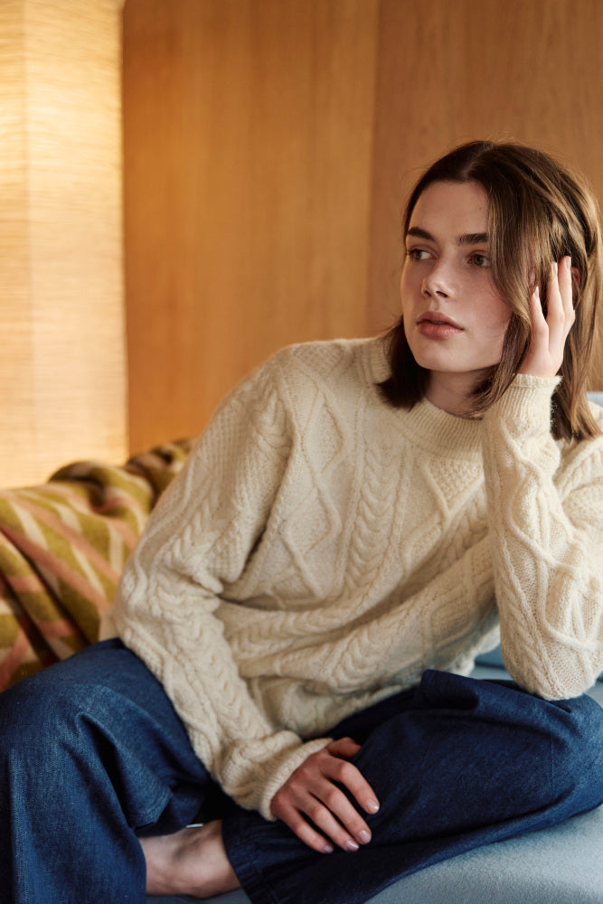 🧵🌿 Strikkekit 493 Sølve Arangenser til Dame – Klassisk flettegenser i Rauma Finull