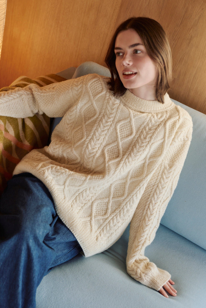 🧵🌿 Strikkekit 493 Sølve Arangenser til Dame – Klassisk flettegenser i Rauma Finull