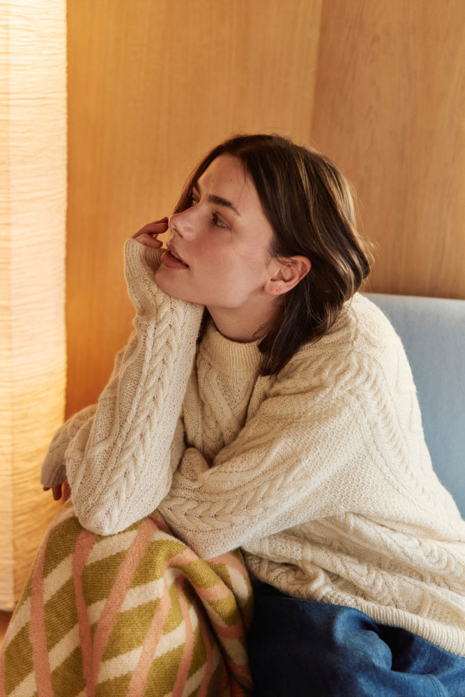 🧵🌿 Strikkekit 493 Sølve Arangenser til Dame – Klassisk flettegenser i Rauma Finull