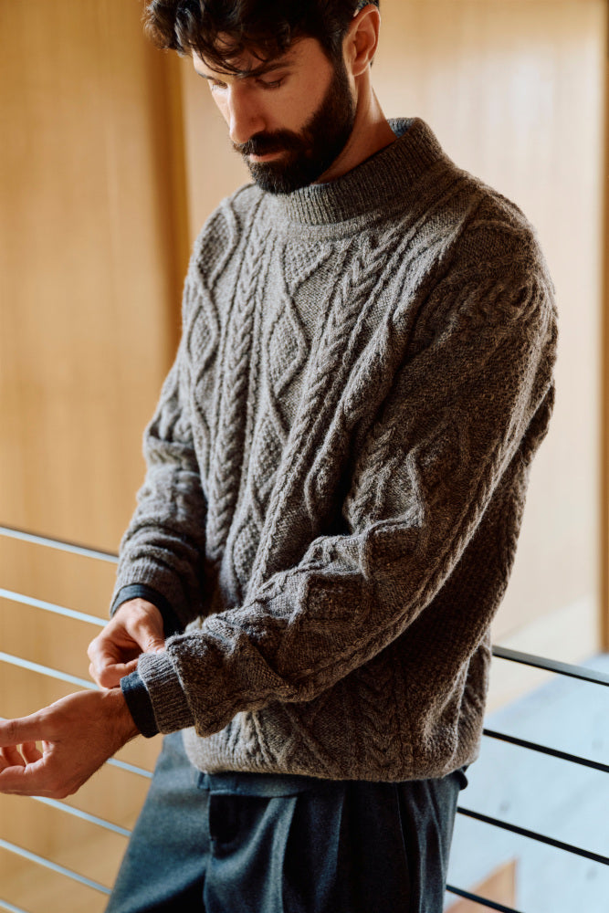 🧵❄️  Sølve Arangenser til Herre – Klassisk flettegenser i Rauma Finull  | STRIKKEKIT |