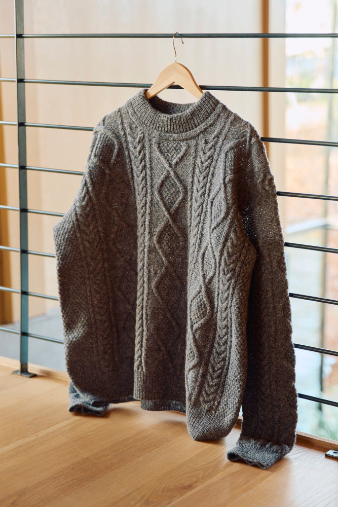 🧵❄️  Sølve Arangenser til Herre – Klassisk flettegenser i Rauma Finull  | STRIKKEKIT |