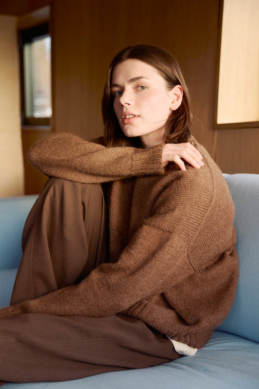 🌿✨ Liva Vårgenser – Boxy sweater med European Shoulder i Rauma Mitu | Strikkeopskrift PDF