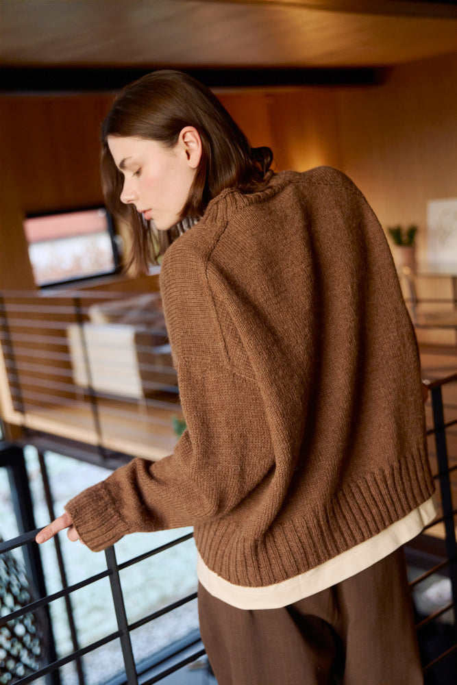 🌿🌸 Strikkekit Liva Vårgenser – Let, boxy sweater med European Shoulder i Rauma Mitu
