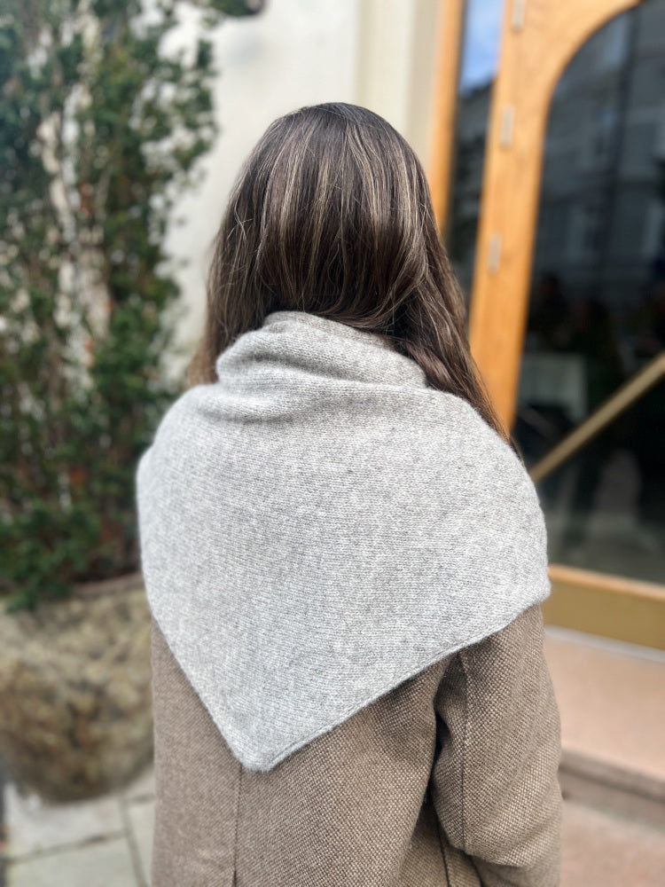 🧶✨ Garnkit til Magdalenasjal – Rauma Finull | Elegant trekantsjal