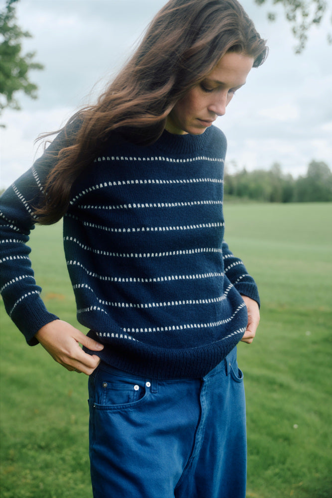 Lun Minagenser Strikkekit – Tidløs sweater med mønsterstriber 🧶✨