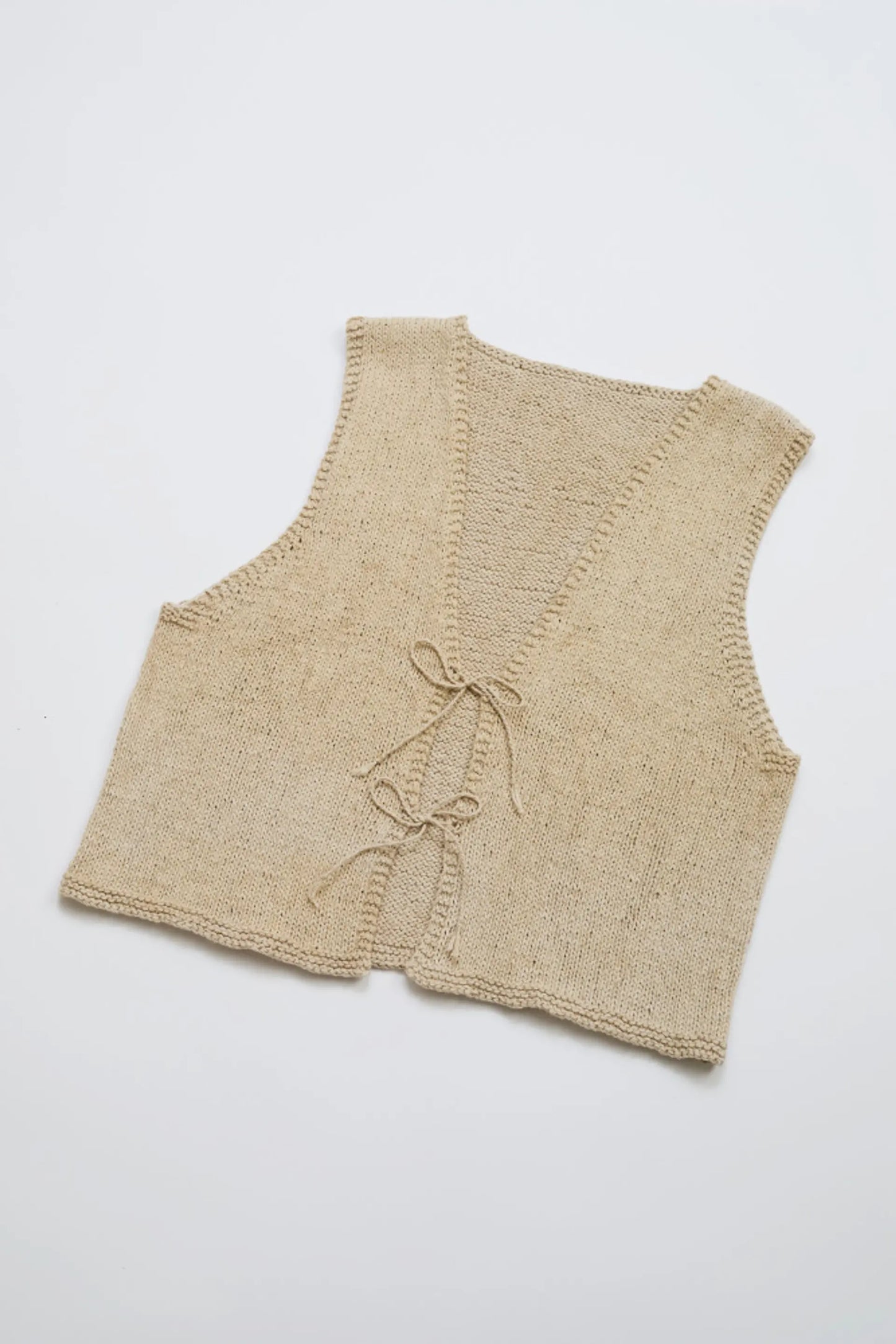 Pisolinovest – STRIKKEKIT - Let sommertop med bindebånd 🌿🧶