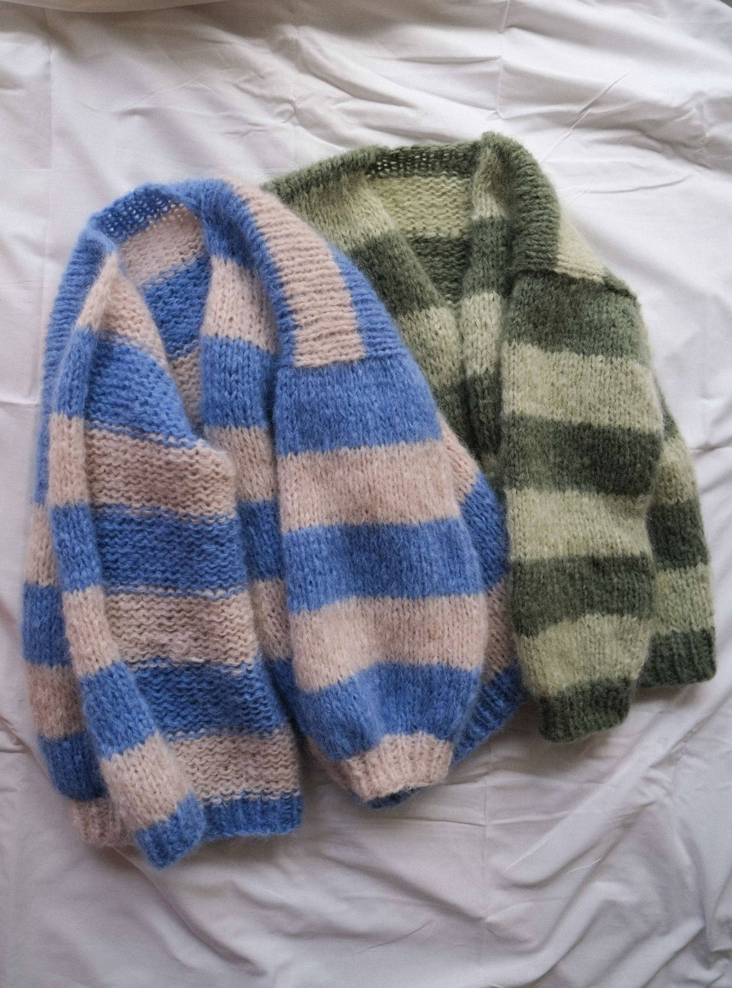 Blueberry Jacket – Strikkekit af cardigan i dobbelttråd FLUFF