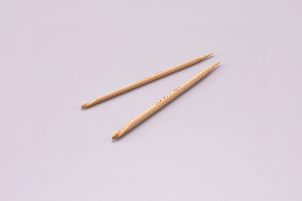 Clover strikkereparationsnåle – 3,5 og 4,5 mm i bambus (2 stk)