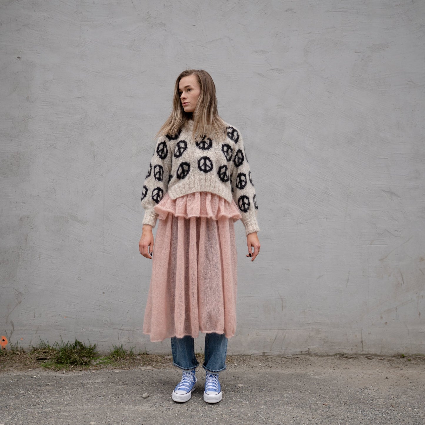 Peace Sweater - Beige med sorte tegn