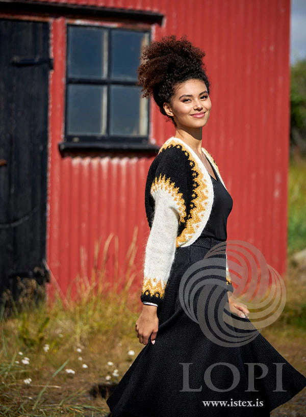 Carmen hvid/sort version (40-01) – kit med garn og opskrift 🎶✨