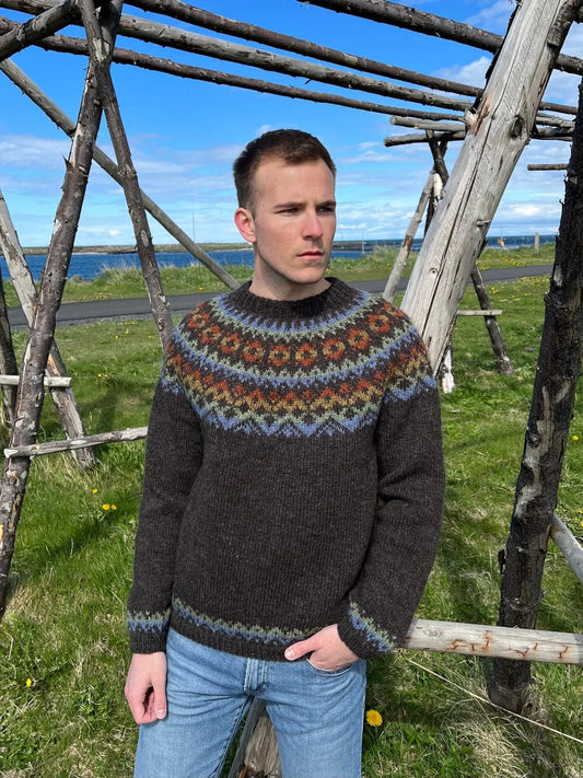 Garnkit - Gjöf sweater i mørk bundfarve – (unisex) ✨