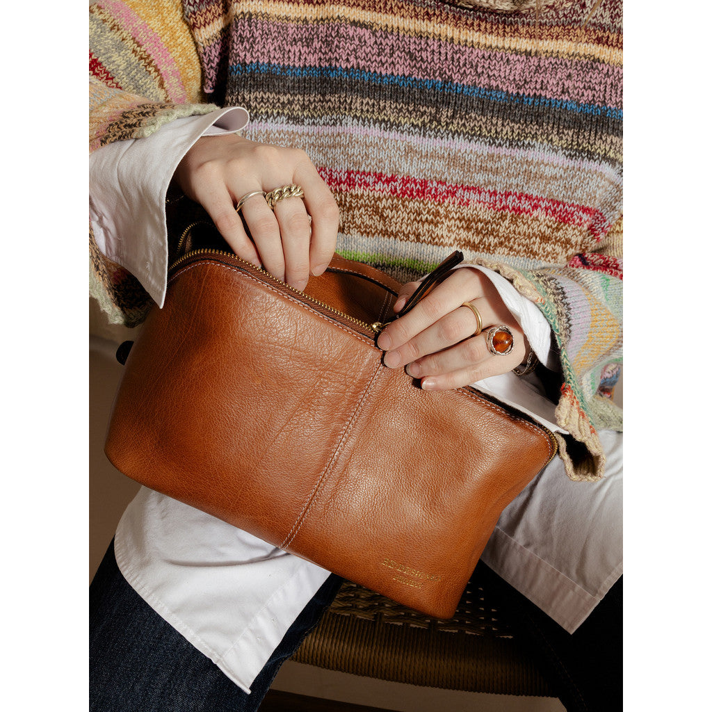 RE:DESIGNED Project 10 – Color: Walnut/Gold