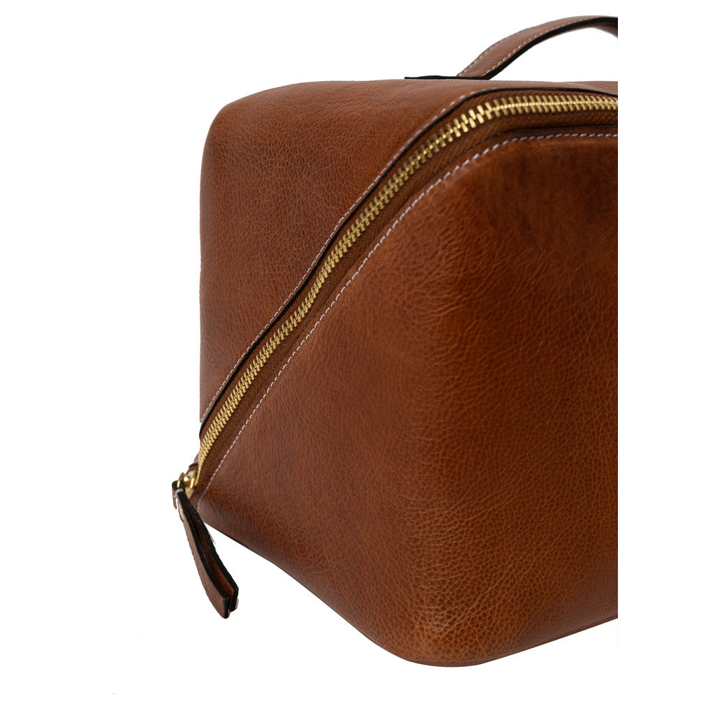 RE:DESIGNED Project 10 – Color: Walnut/Gold