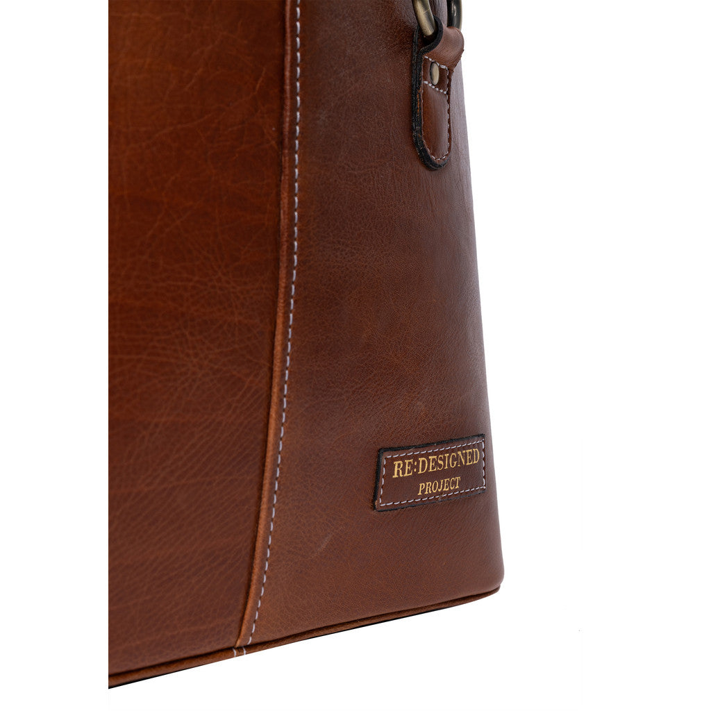 RE:DESIGNED Project 106 – Color: Walnut