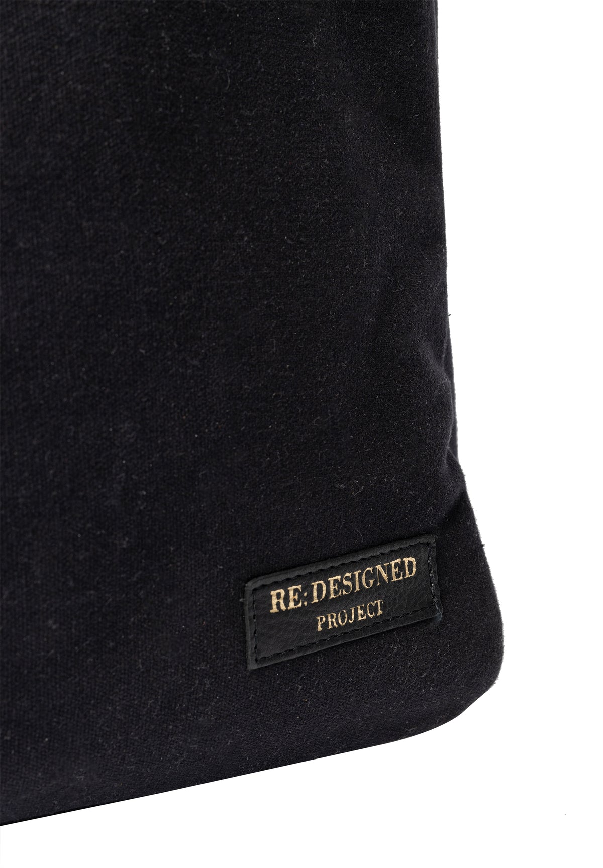 RE:DESIGNED Project 21 – Black/Gold