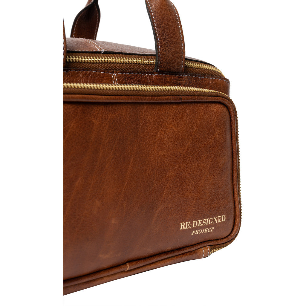RE:DESIGNED Project 39 – Color: Walnut/Gold