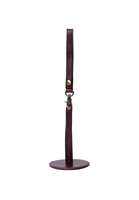 RE:DESIGNED Project 94 – Color: Dark Cherry - Garnholder til strik på farten