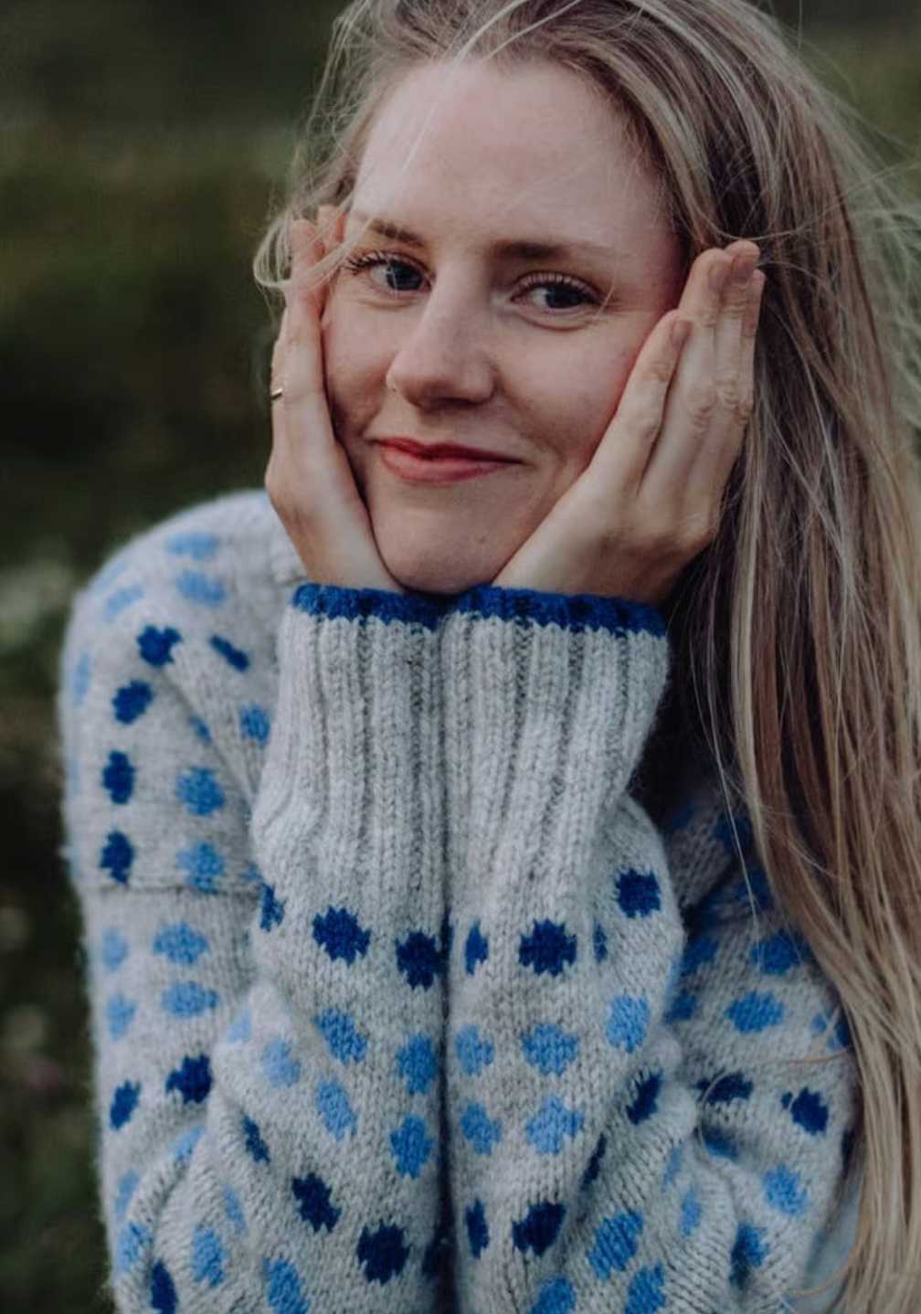 🫐 Skovbærsweater – strikkekit