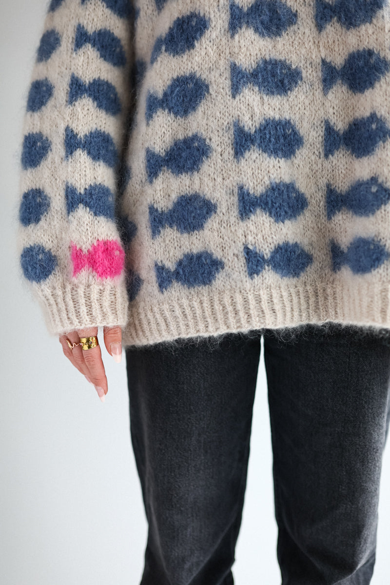 Fluffy Fishy Sweater - DAME - gratis sammen med garn