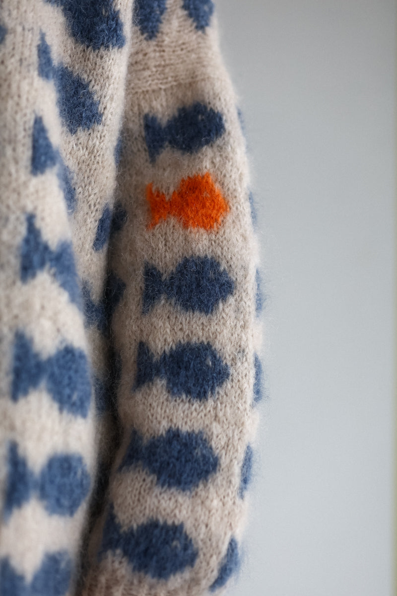 Fluffy Fishy Sweater - DAME - gratis sammen med garn