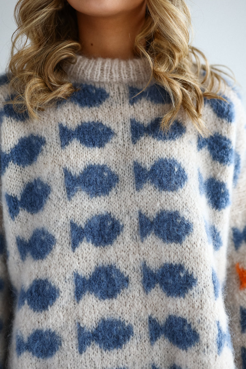 Fluffy Fishy Sweater - DAME - gratis sammen med garn