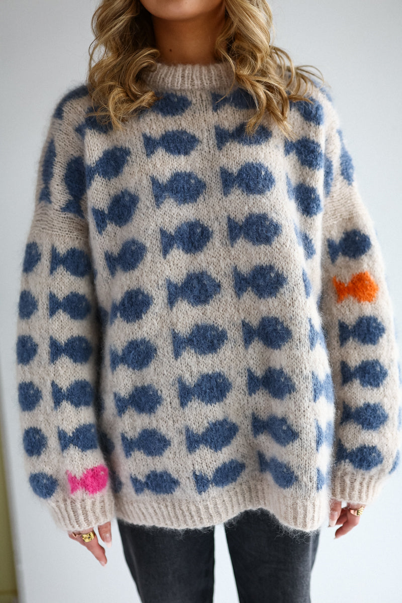 Fluffy Fishy Sweater - DAME - gratis sammen med garn