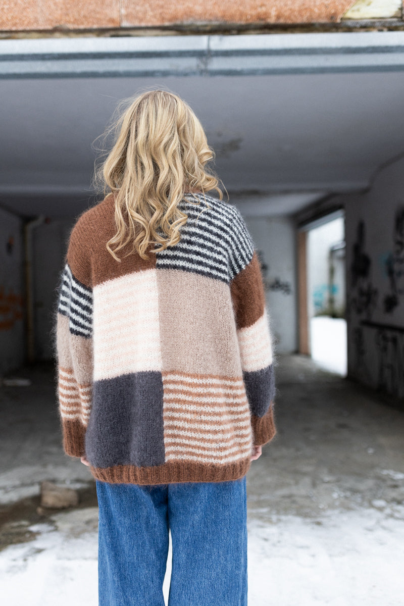 Side by Side Cardigan - Opskrift - Fluff tyk mohairgarn