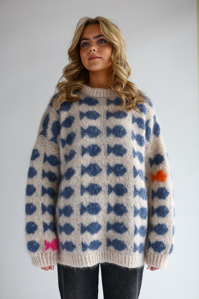 Fluffy Fishy Sweater - DAME - gratis sammen med garn